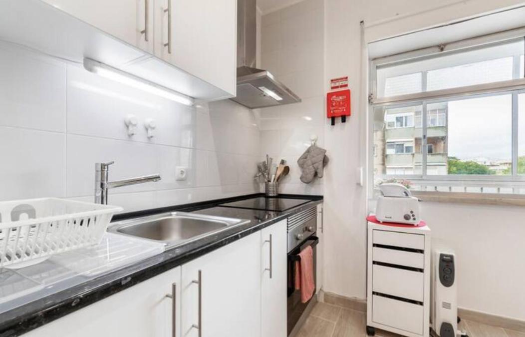 Beautiful 1 Bedroom Apartment Near Benfica Lissabon Exterior foto